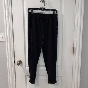 Quince sweats, feel like Vuori. Size small.